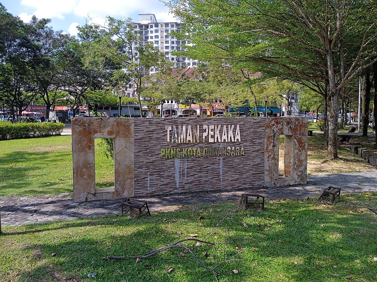 Taman Pekaka, Kota Damansara