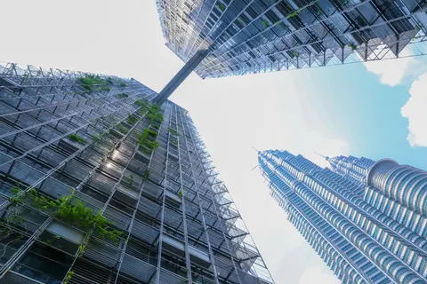Le Nouvel KLCC: Looking up from the street at the facades of the Petronas Towers and other buildings in Kuala Lumpur's KLCC.